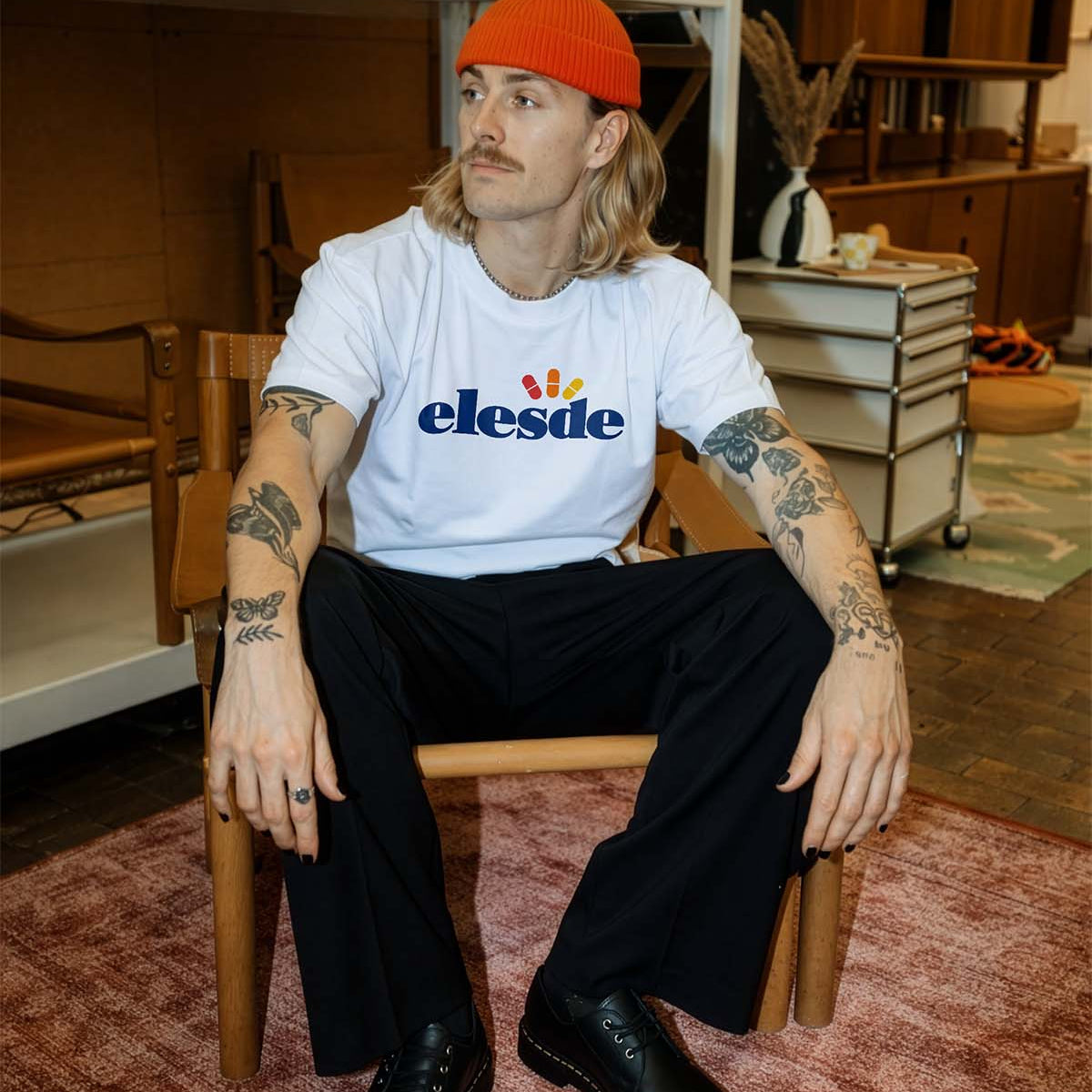 ELESDE - Premium T-Shirt Unisex
